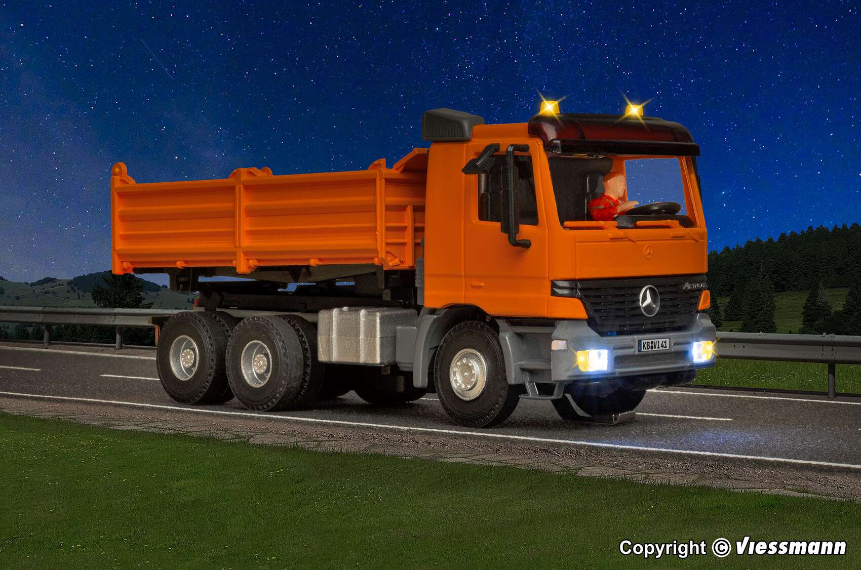 H0 MB ACTROS 3-axle dump truck with rotating flashing lights, orange, basic
