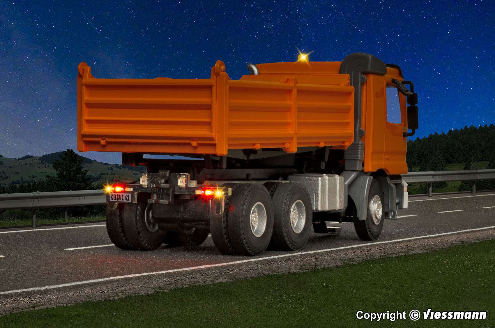 H0 MB ACTROS 3-axle dump truck with rotating flashing lights, orange, basic