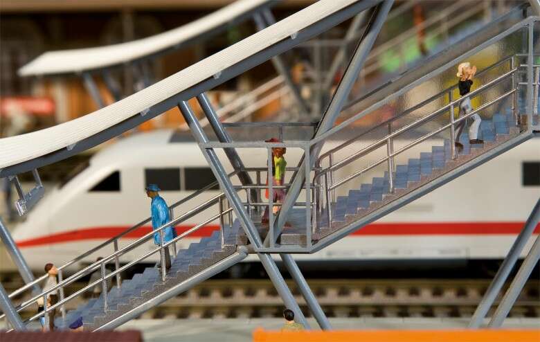 Neustadt/Weinstraße Platform bridge