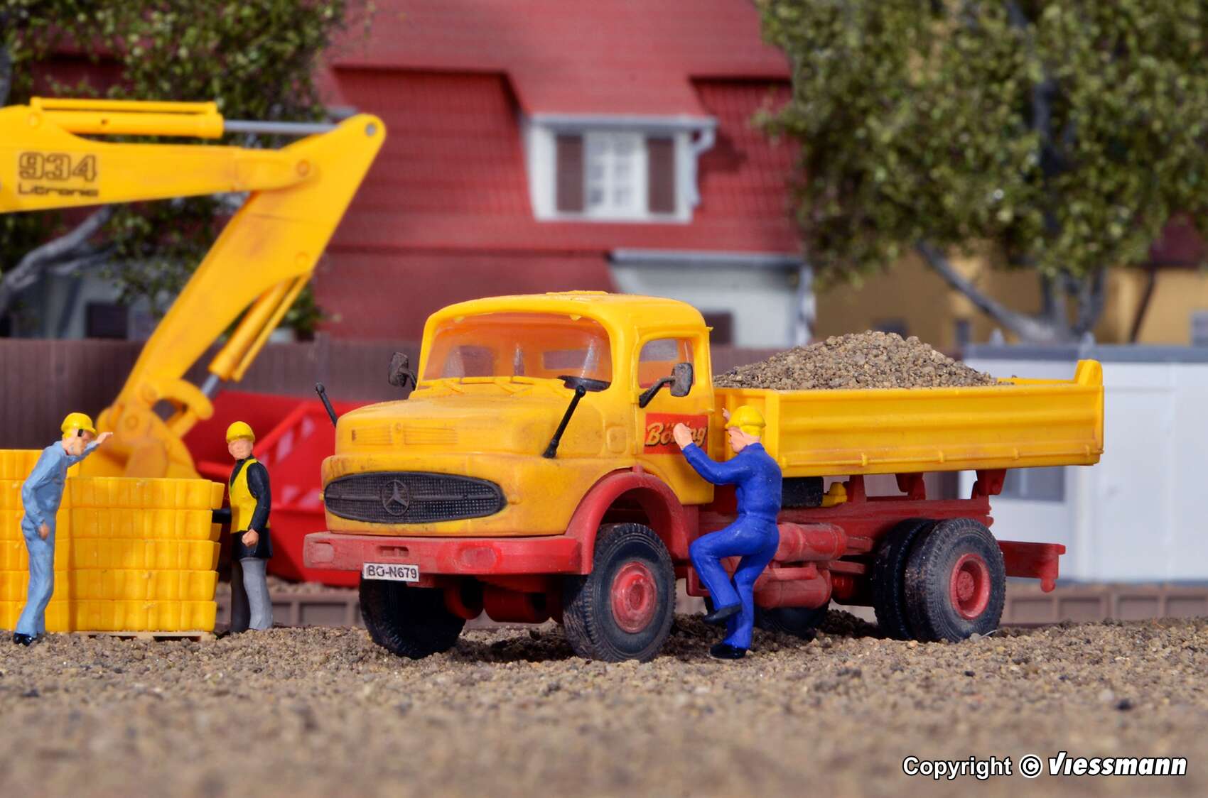 MB round bonnet LAK 1620 with tipper platform, edition Emil Bölling