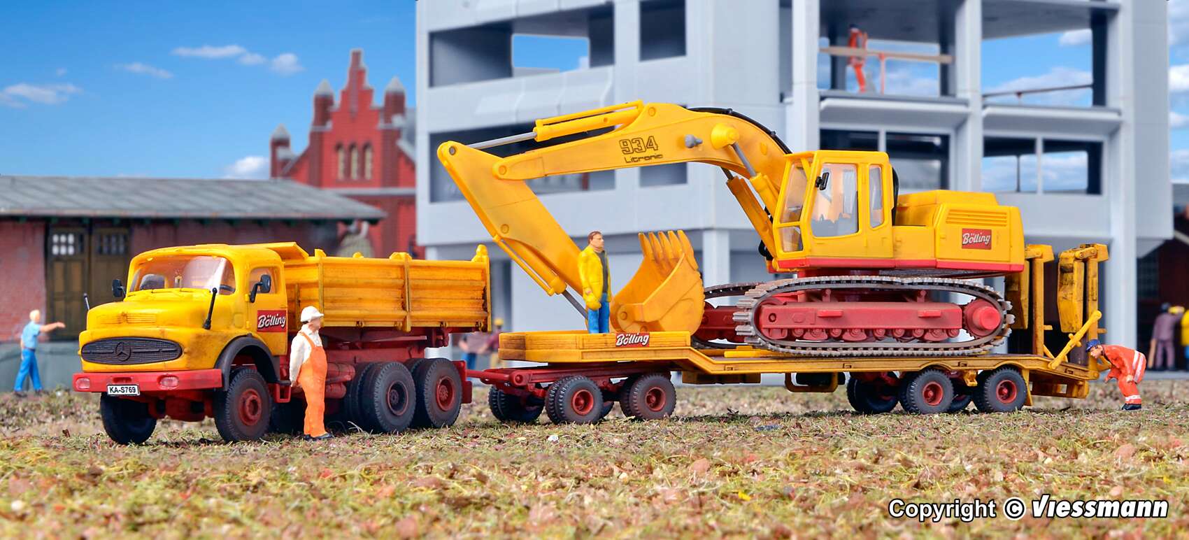 MB round bonnet 2632 AK with low-loader trailer, edition Emil Bölling