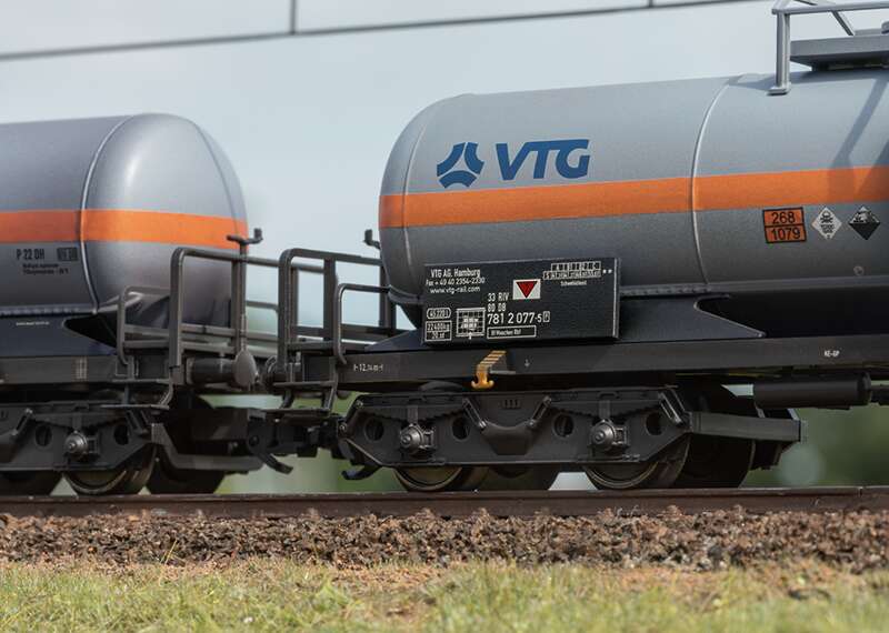 VTG Chlorine Gas Tank Car Set