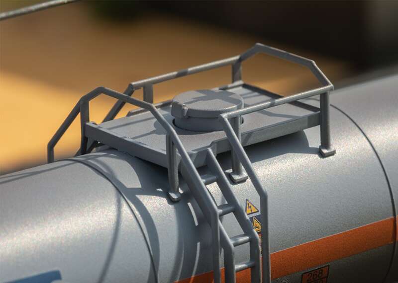 VTG Chlorine Gas Tank Car Set