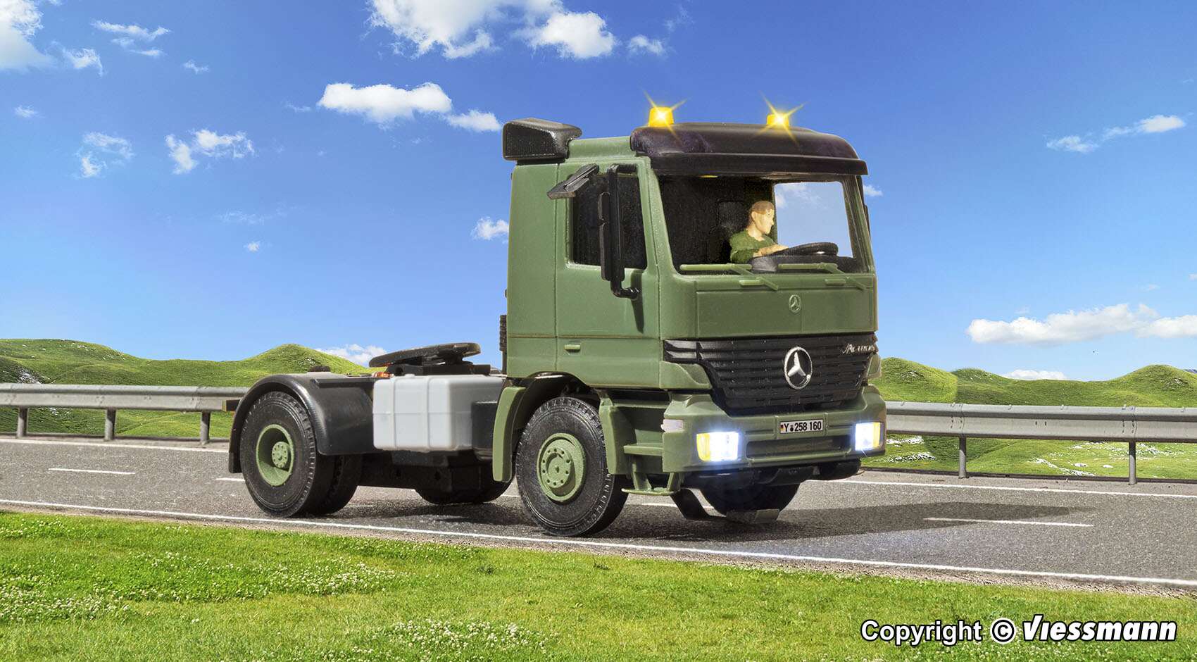 MB ACTROS 2-axle articulate truck with rotating flashing lights, military, basic, functional model