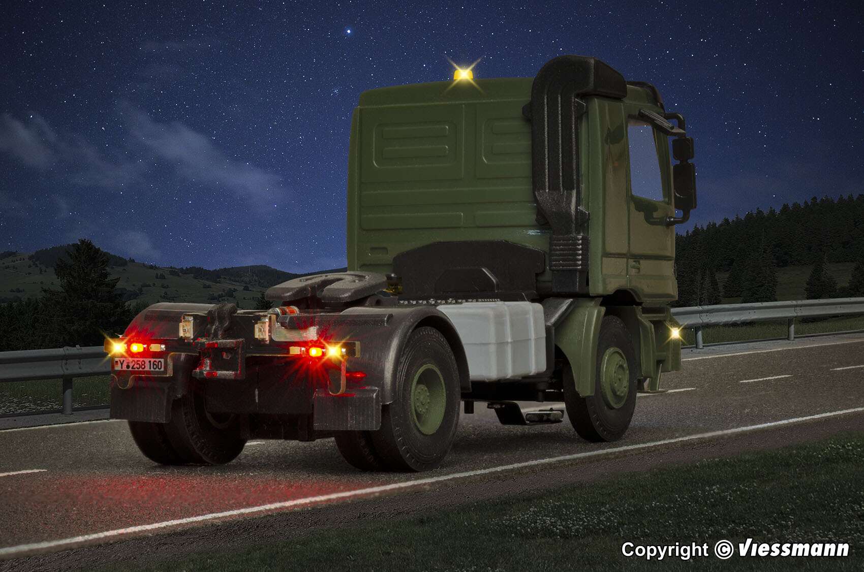 MB ACTROS 2-axle articulate truck with rotating flashing lights, military, basic, functional model