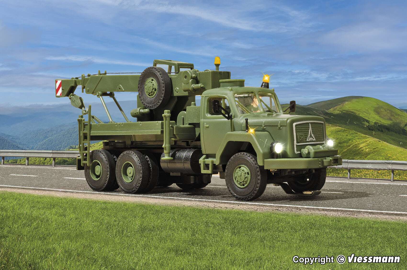 MAGIRUS DEUTZ 3-axle recovery crane with rotating flashing lights, military, basic,