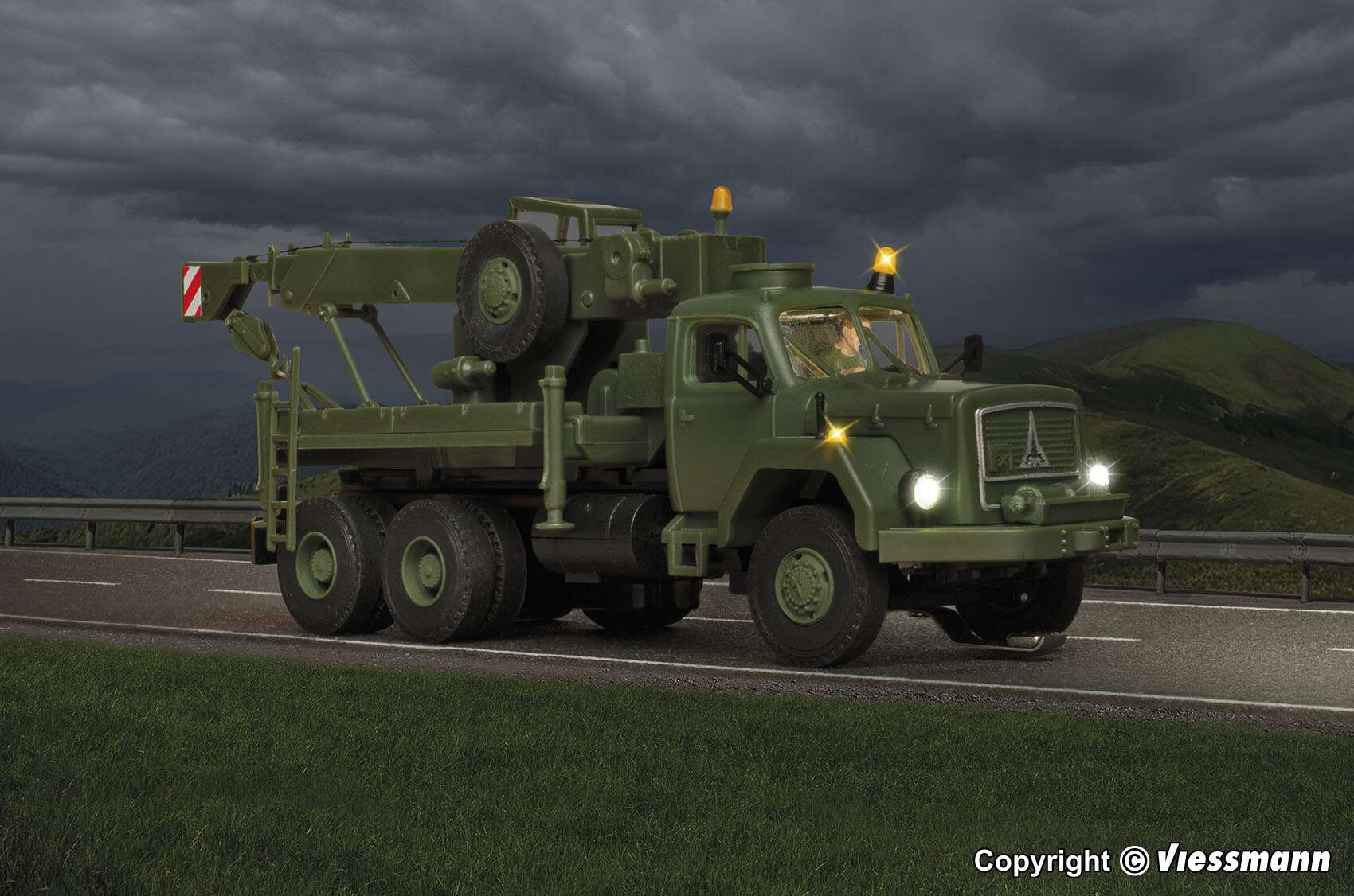 MAGIRUS DEUTZ 3-axle recovery crane with rotating flashing lights, military, basic,