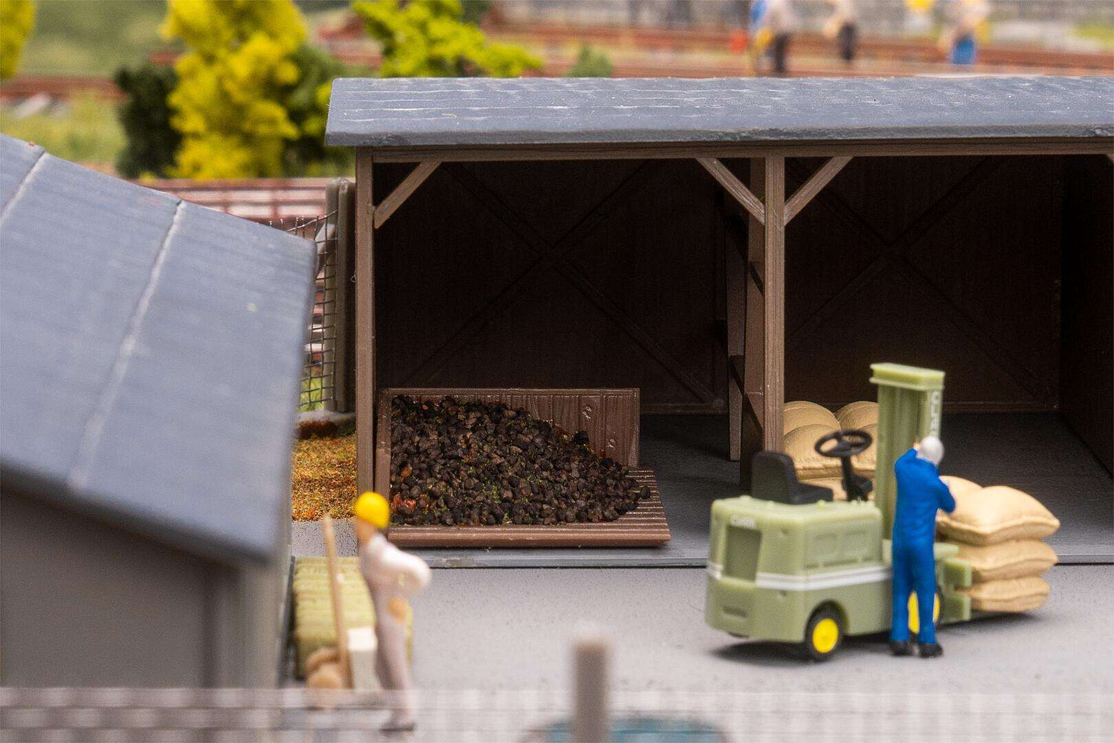 Barrack with coal shed