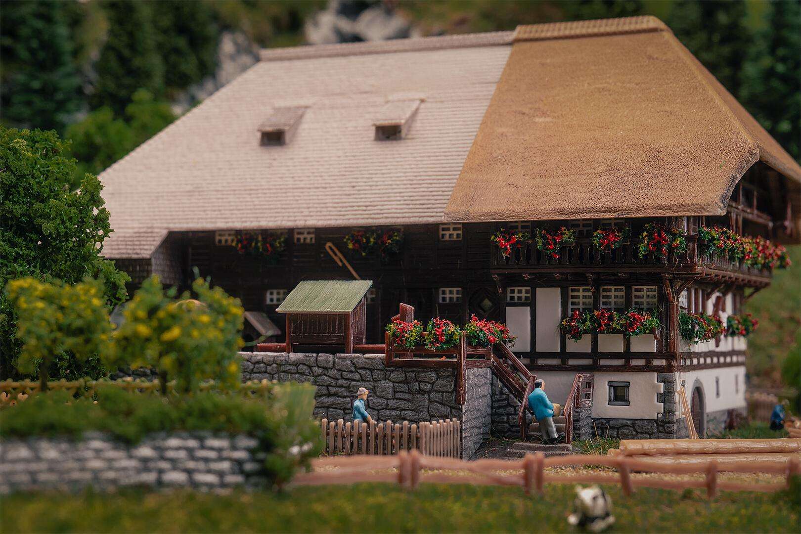 Schwarzwaldhof with 2 figures Anniversary model