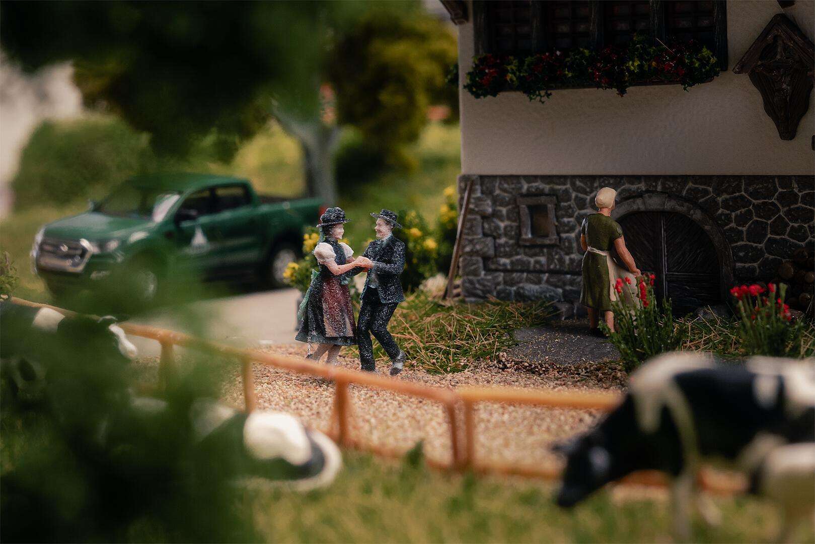 Black Forest farm with 2 figures Anniversary model