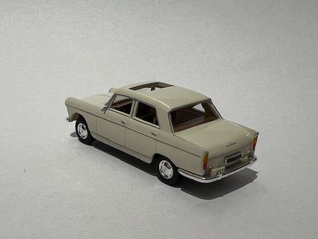 Peugeot 404 Beige m.soltak