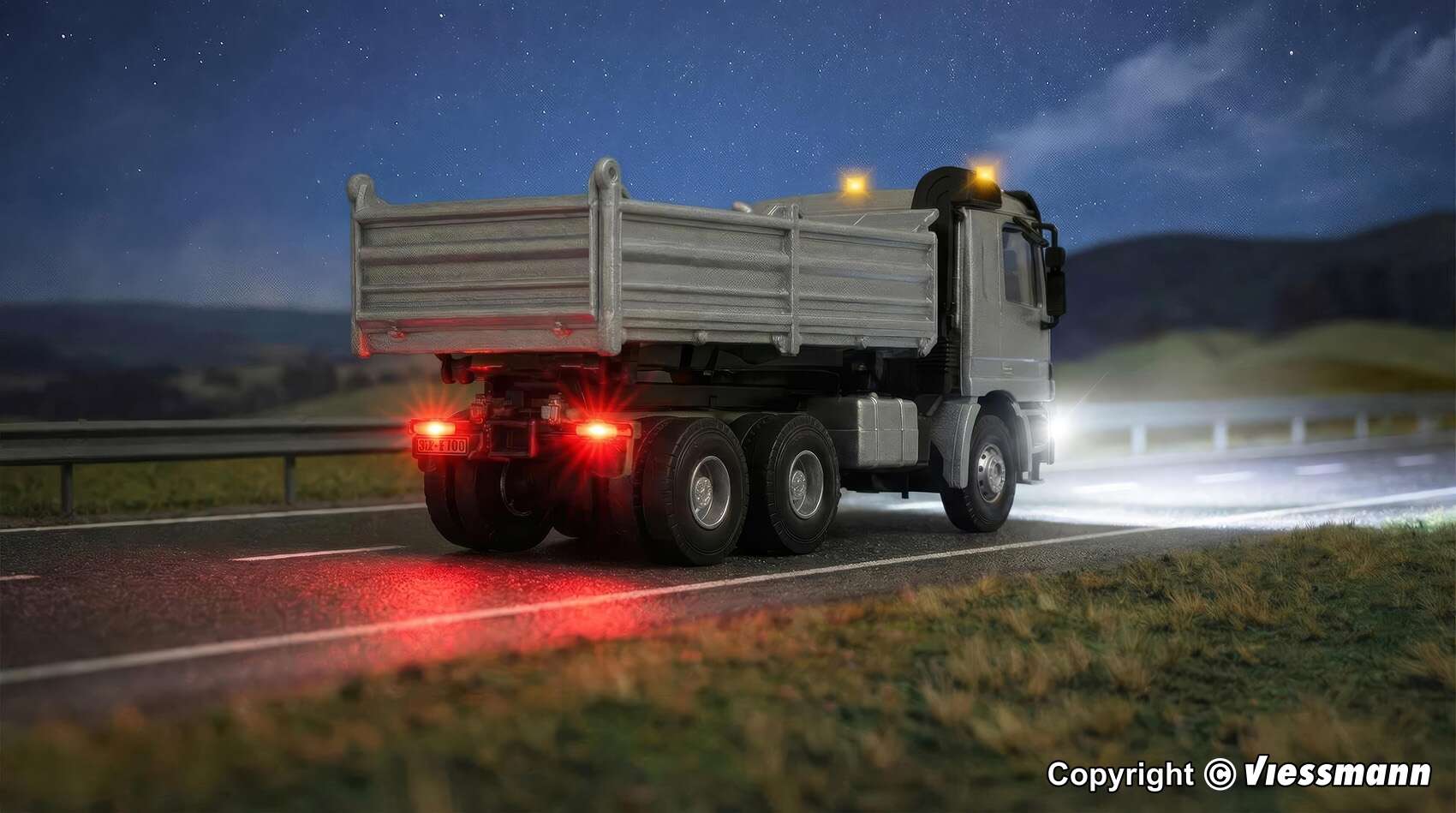 8004 H0 CarMotion basic starter set, MB ACTROS dump truck with rotating flashing lights, silver