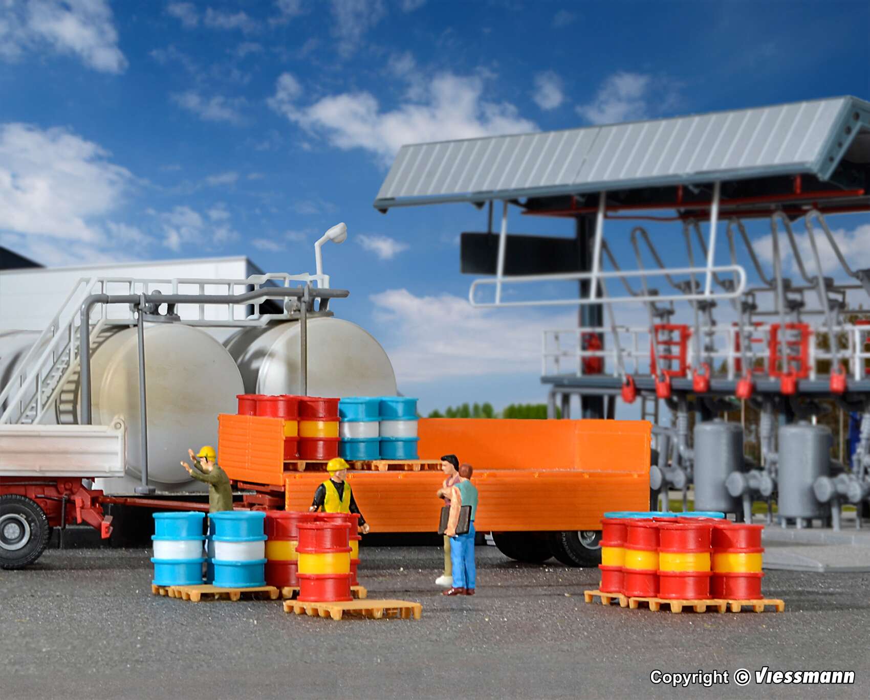 Oil drums, 32 pieces