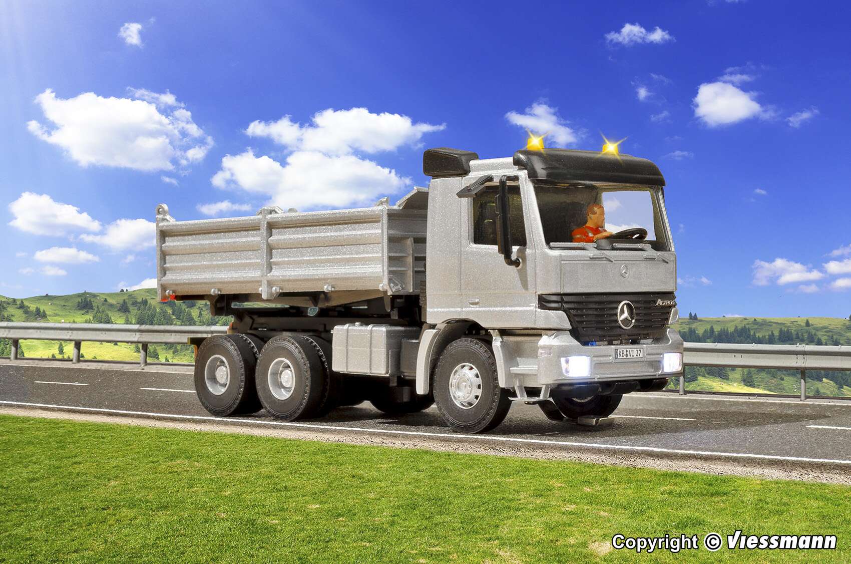 MB ACTROS 3-axle dump truck with rotating flashing lights, silver, functional model