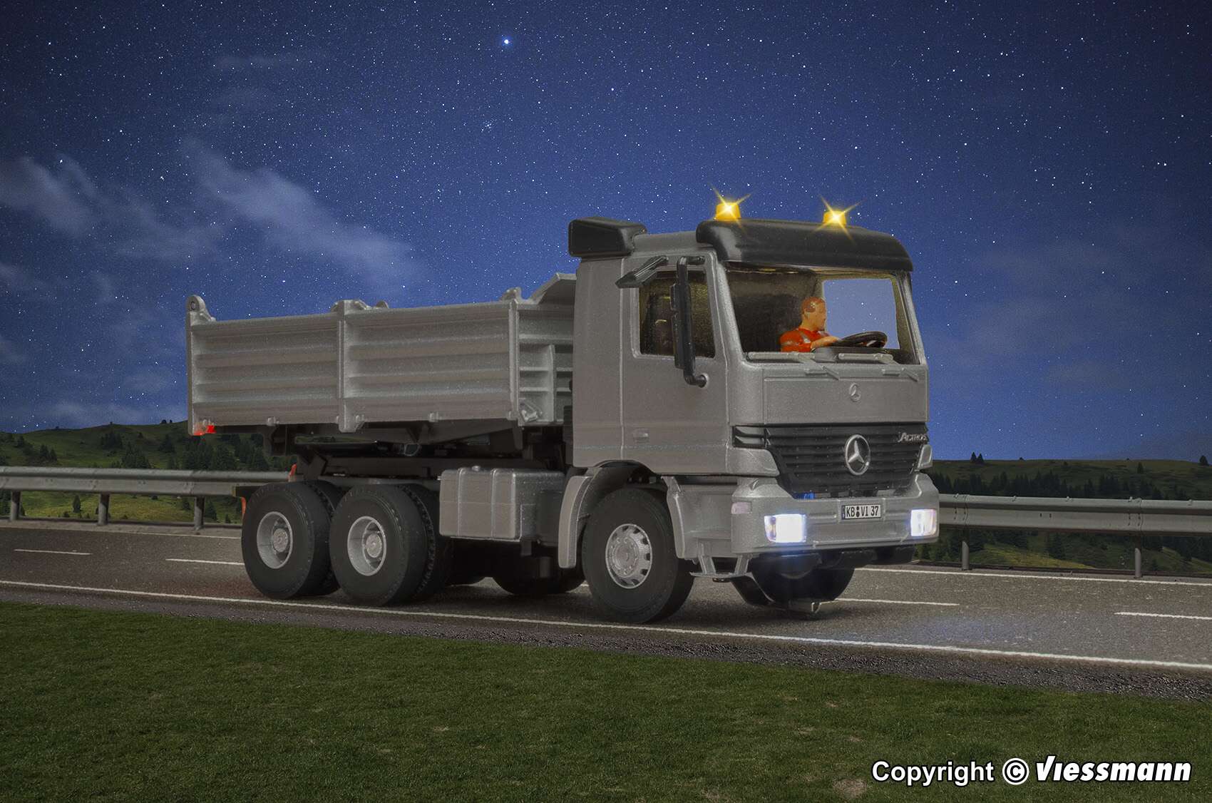 MB ACTROS 3-axle dump truck with rotating flashing lights, silver, functional model