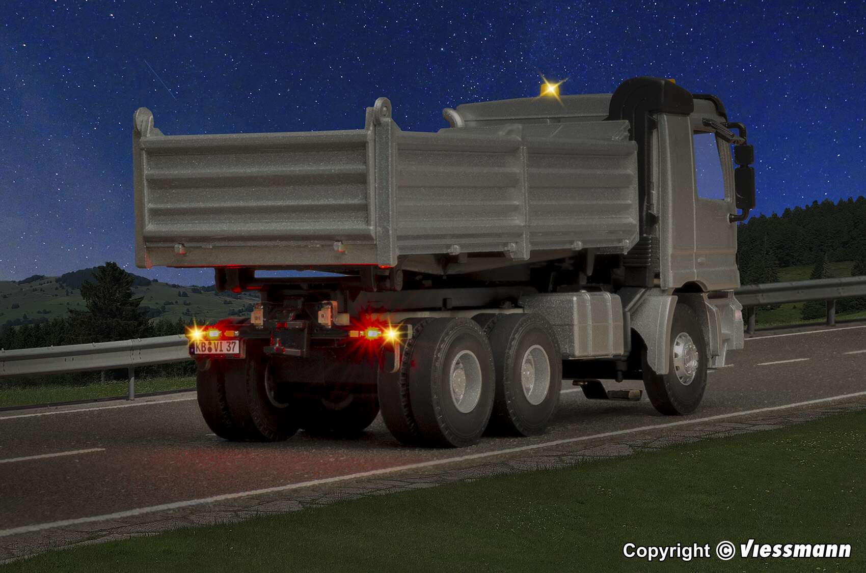 MB ACTROS 3-axle dump truck with rotating flashing lights, silver, functional model